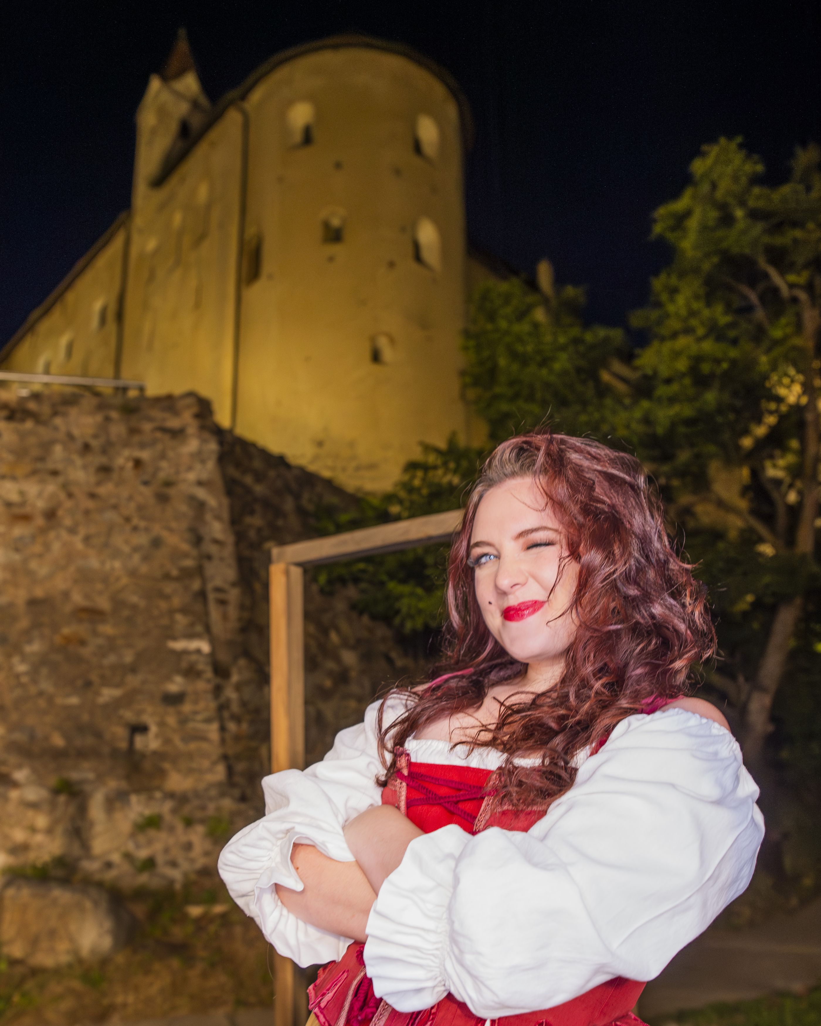 Anna Fink ist als Mirandolina die neue Chefin auf Schloss Tirol